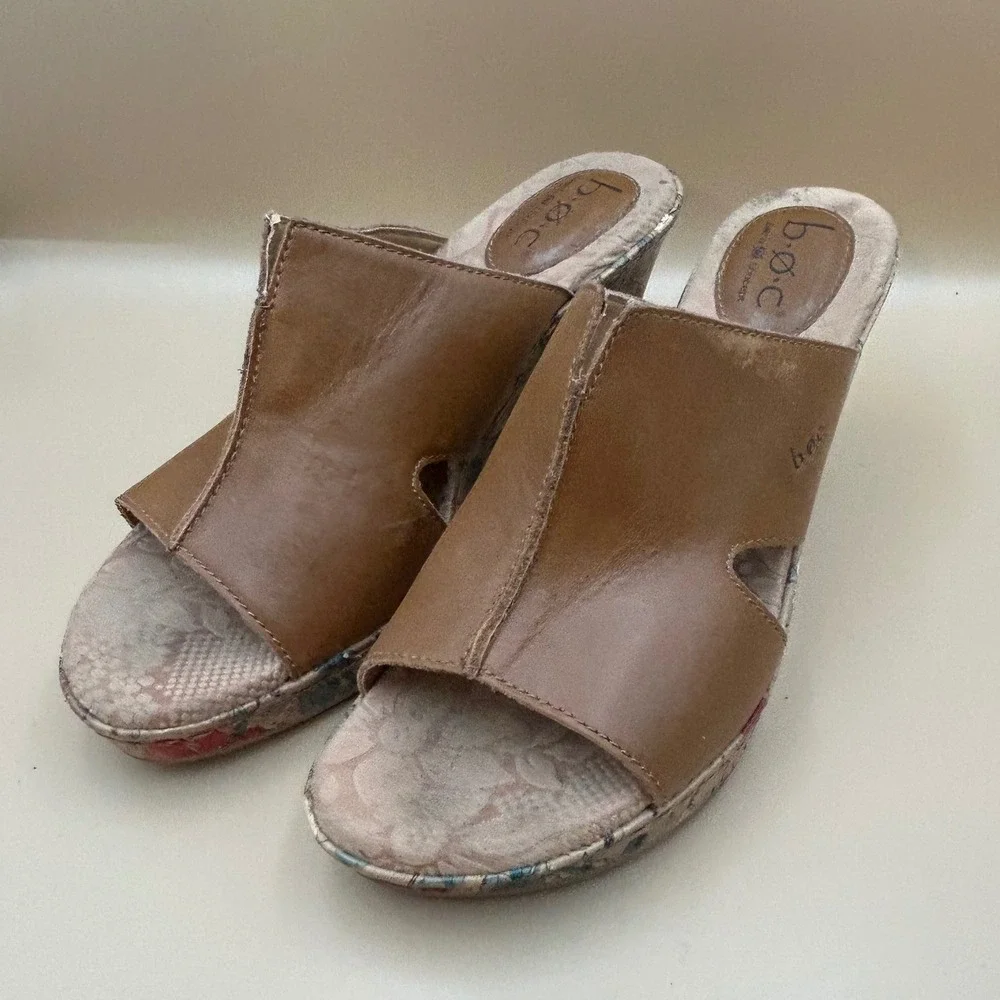 BOC Born Concept Womens 8 Tan Leather Floral Cork Wedge Sandals C34102 CBKA14